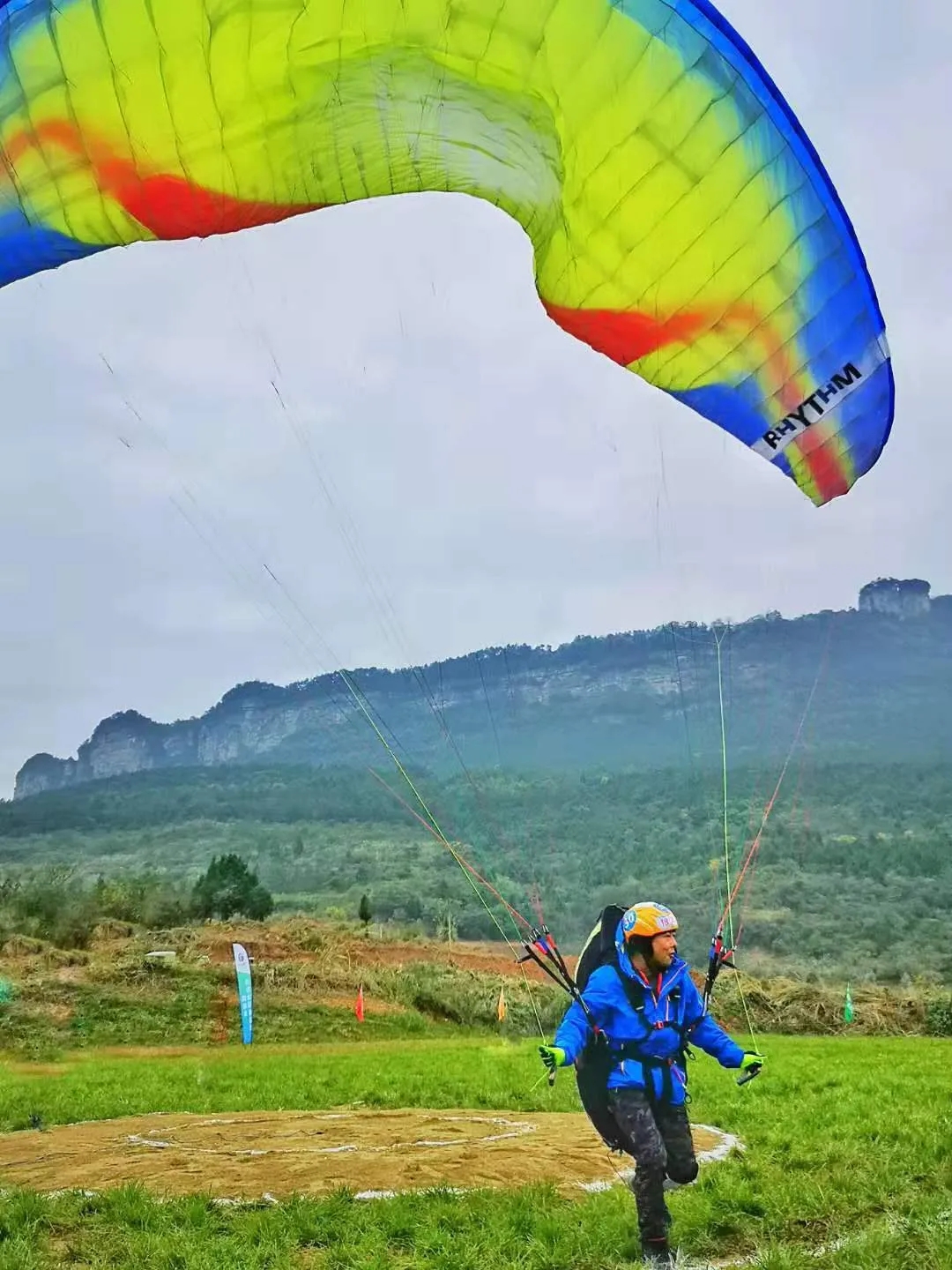 江油大事件！四川省第六屆滑翔傘定點(diǎn)錦標(biāo)賽即將開(kāi)幕，10月30日—11月1日相約來(lái)玩兒呀！